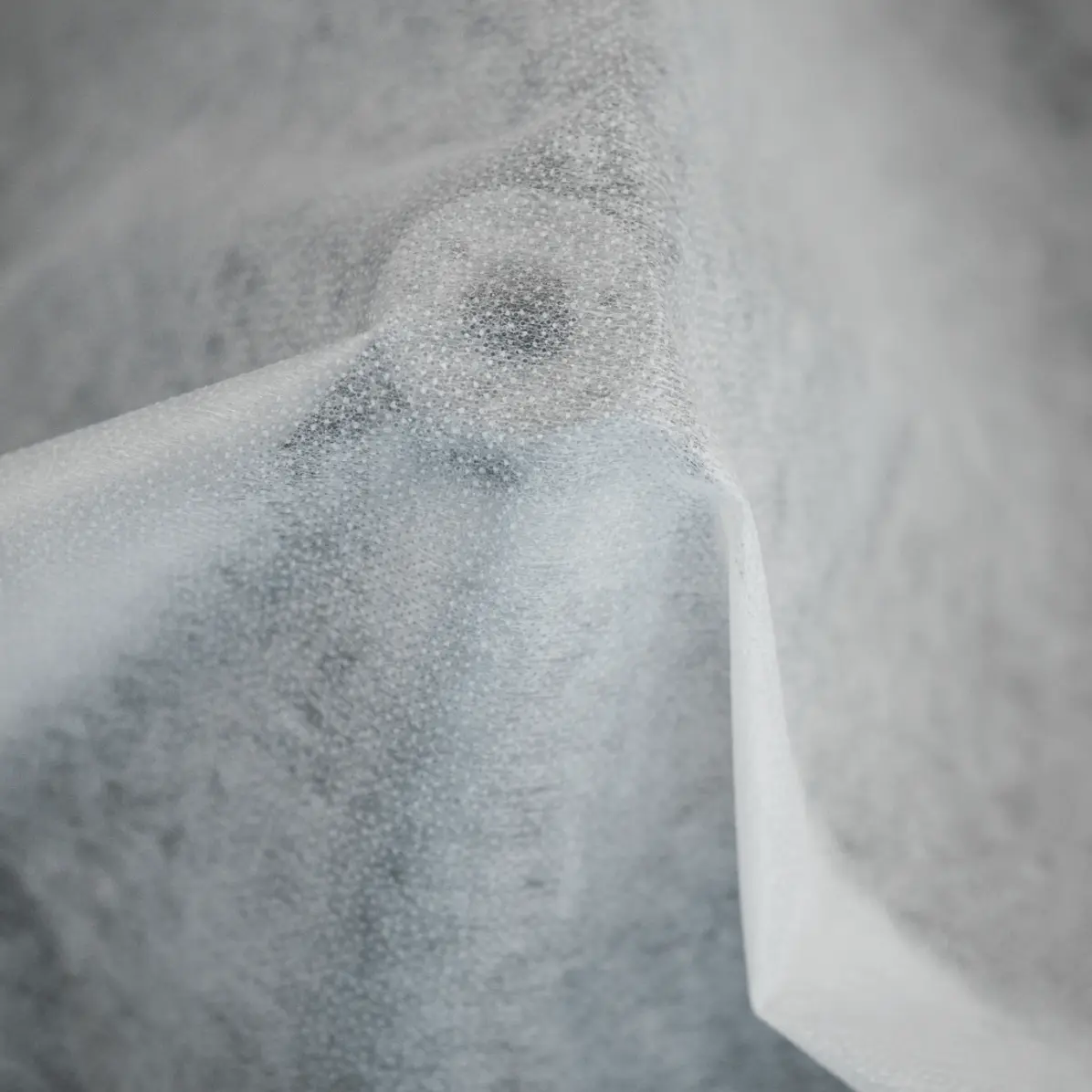 Tisséless White fusible semi-transparent non woven interfacing 40 g/m²