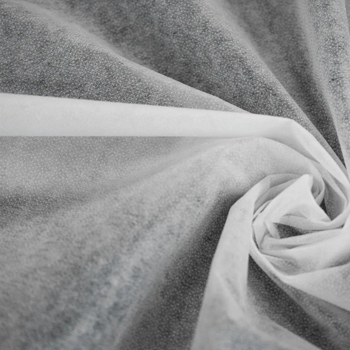 Tisséless White fusible semi-transparent non woven interfacing 40 g/m²