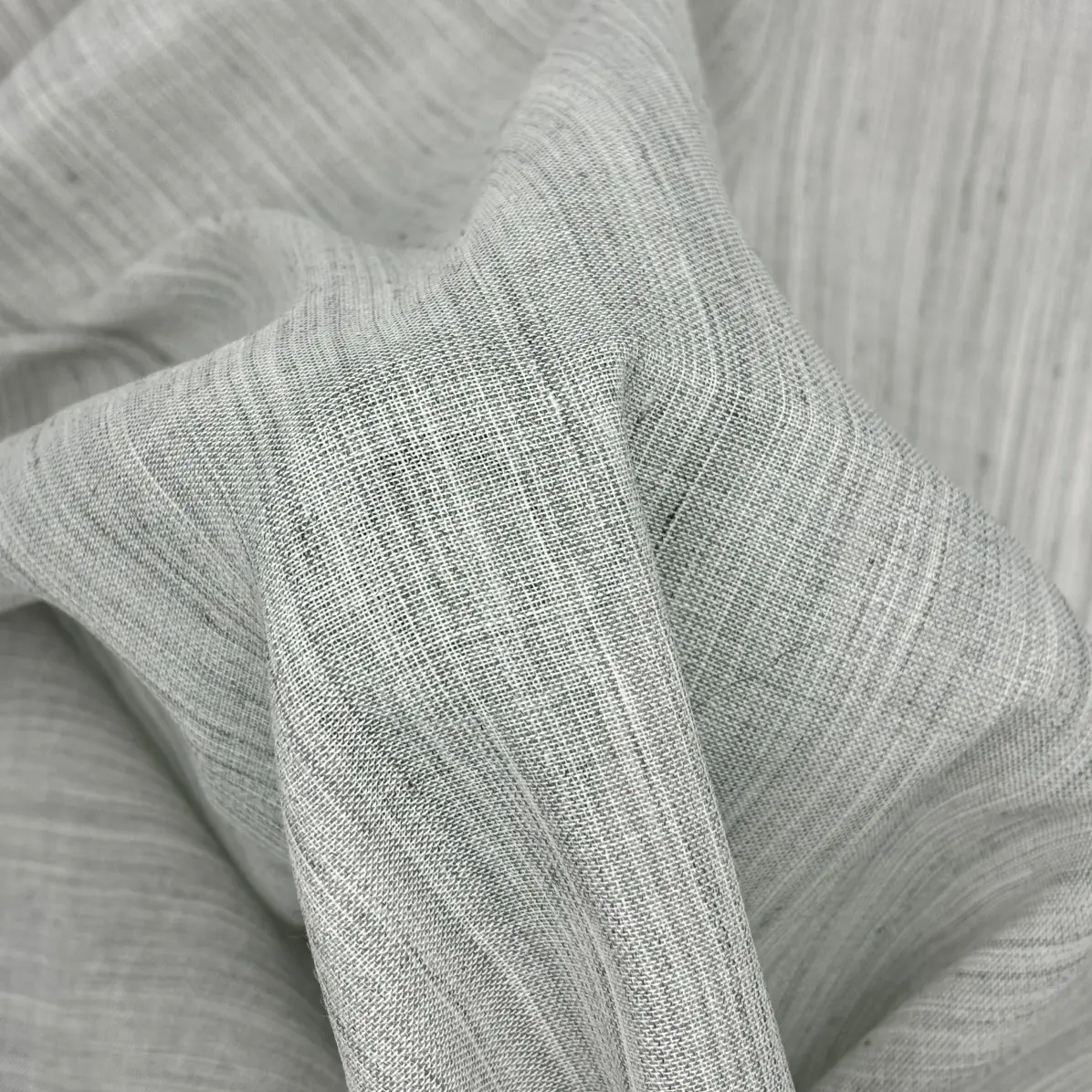 Sew-in interfacing Opaque Pearl Grey Plain Weave 110 g/m² - Bertero